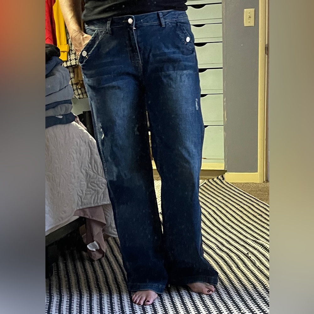 Very cute, like new. Worn once